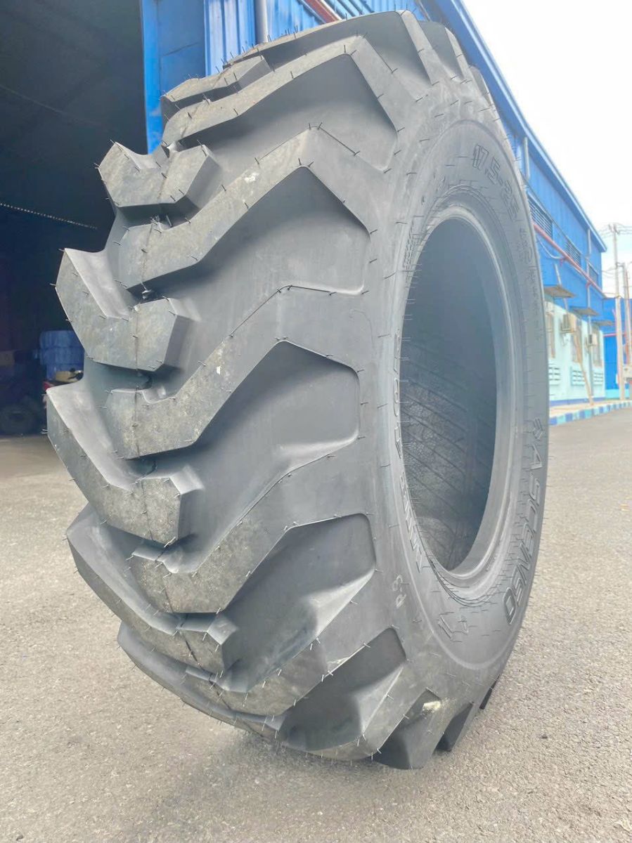 LỐP XE Ô TÔ XÚC LẬT - HƯỚNG DẪN TOÀN DIỆN VỀ CHỌN LỰA VÀ BẢO DƯỠNG